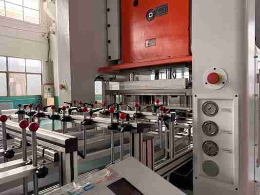 Купить LK-T80 Алюминиевая фольга контейнерная машина 50 ударов/мин Средняя скорость производства online manufacture