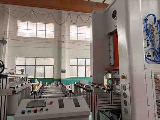 Купить LK-T80 Алюминиевая фольга контейнерная машина Убирать несколько отсеков одноразовые online manufacture