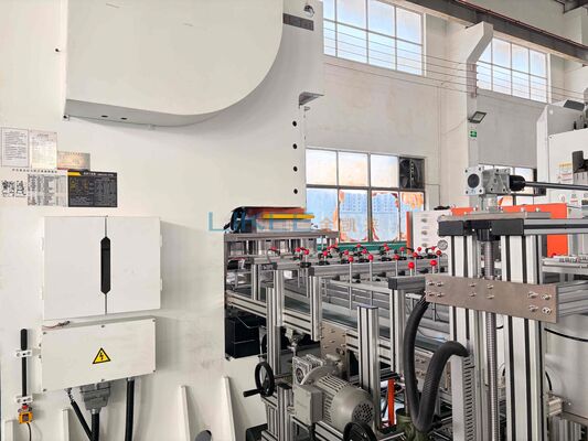 Купить 63-тонная машина для контейнеров из алюминиевой фольги с настраиваемым логотипом и быстрой заменой форм для настраиваемых форм Производство в сети