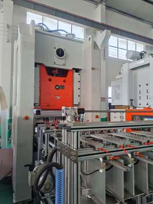 LK-T80 Пресс-машина для формовки пищевых контейнеров с быстрой сменой пресс-форм, переключение за 15 минут одним оператором